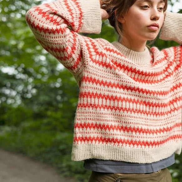 2410 - 04 Kleiva ladies sweater - Sandnes Garn