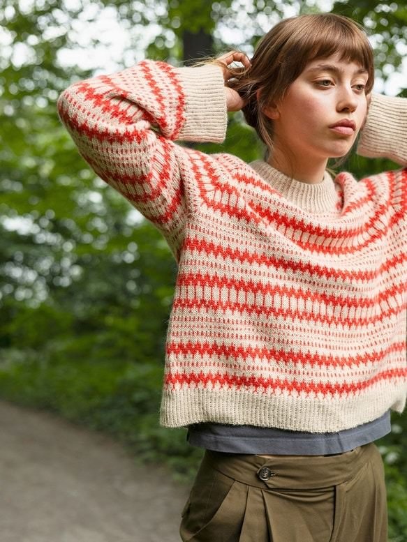 2410 - 04 Kleiva ladies sweater - Sandnes Garn