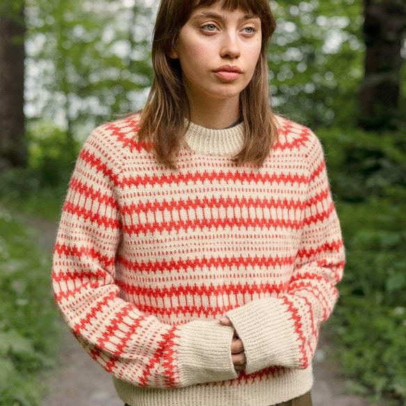 2410 - 04 Kleiva ladies sweater - Sandnes Garn