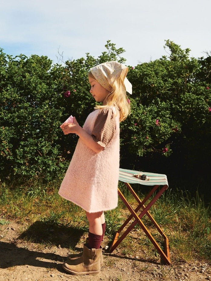 2506 - 01 Meadow Dress junior - Sandnes Garn