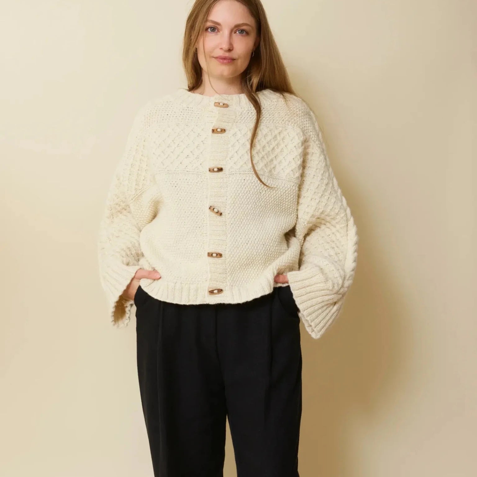 Taille 1 : 14 pelotes 001 - Natur 440 - 1 Haraboji Cardigan - Modèle & laine Fivel de Rauma - Rauma