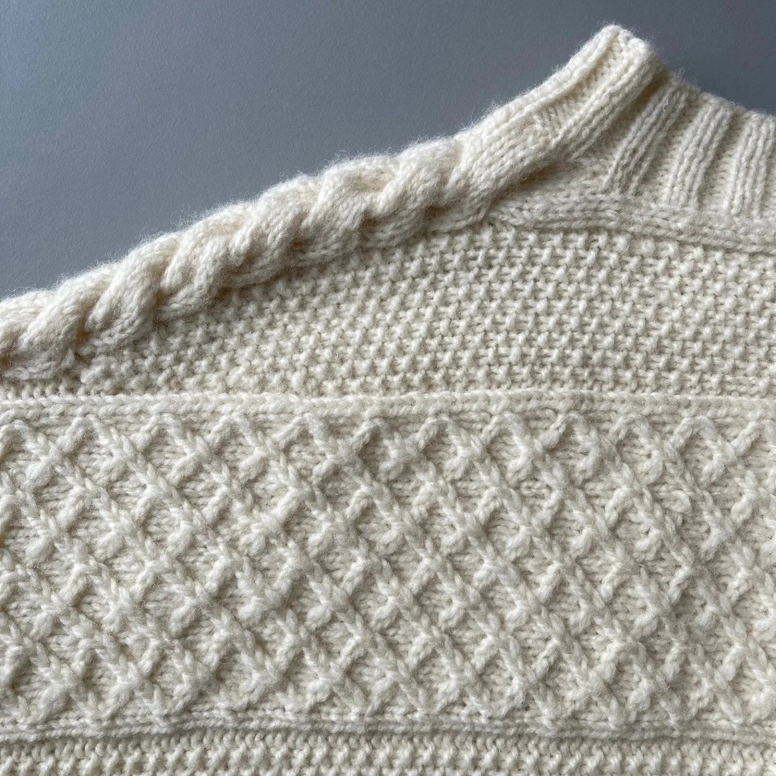 Taille 1 : 14 pelotes 001 - Natur 440 - 1 Haraboji Cardigan - Modèle & laine Fivel de Rauma - Rauma