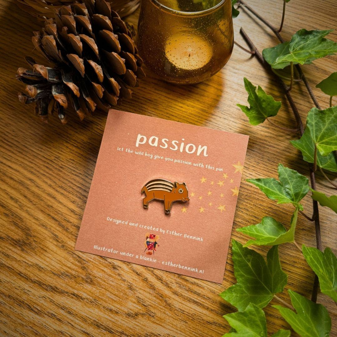 Petits PINS Esther Bennink Wild hog pin - passion - Esther Bennink