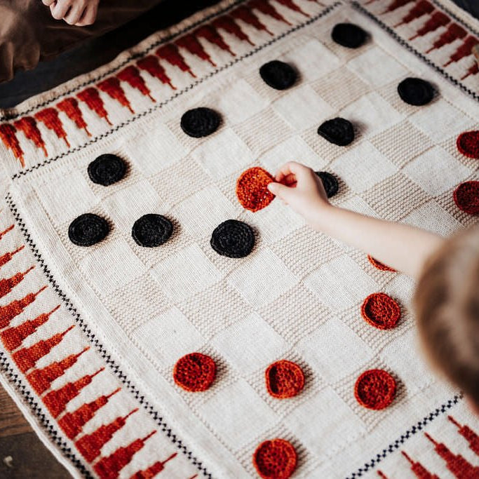 Trails & Valleys: Knitwear for Family Adventures - Précommande - Laine Magazine