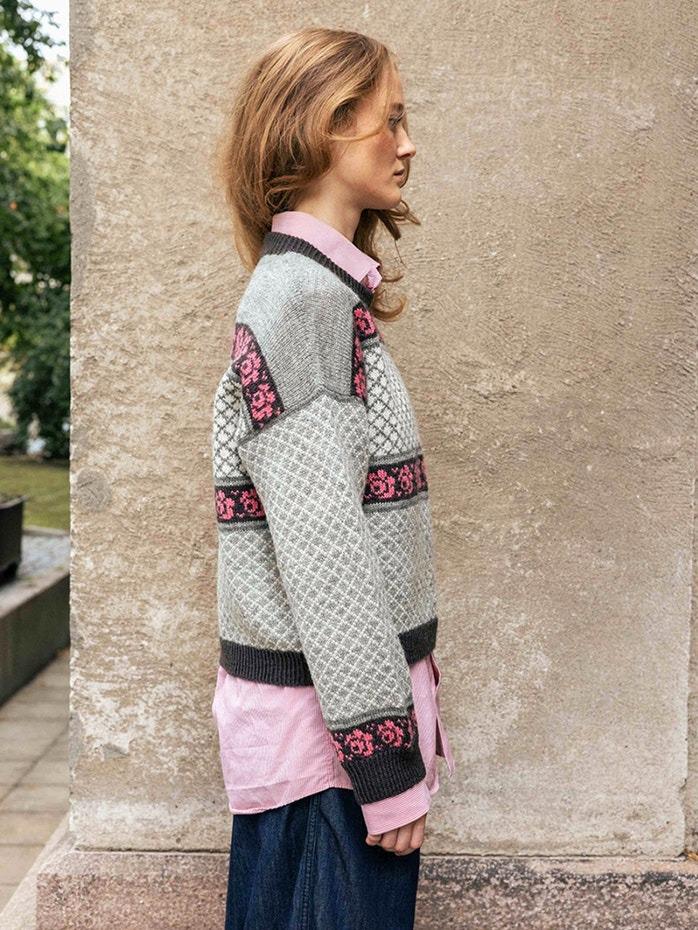 2510 - 1 Blome damegenser - Sandnes Garn