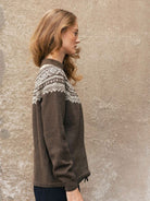 2510 - 3 Marius damegenser - Sandnes Garn