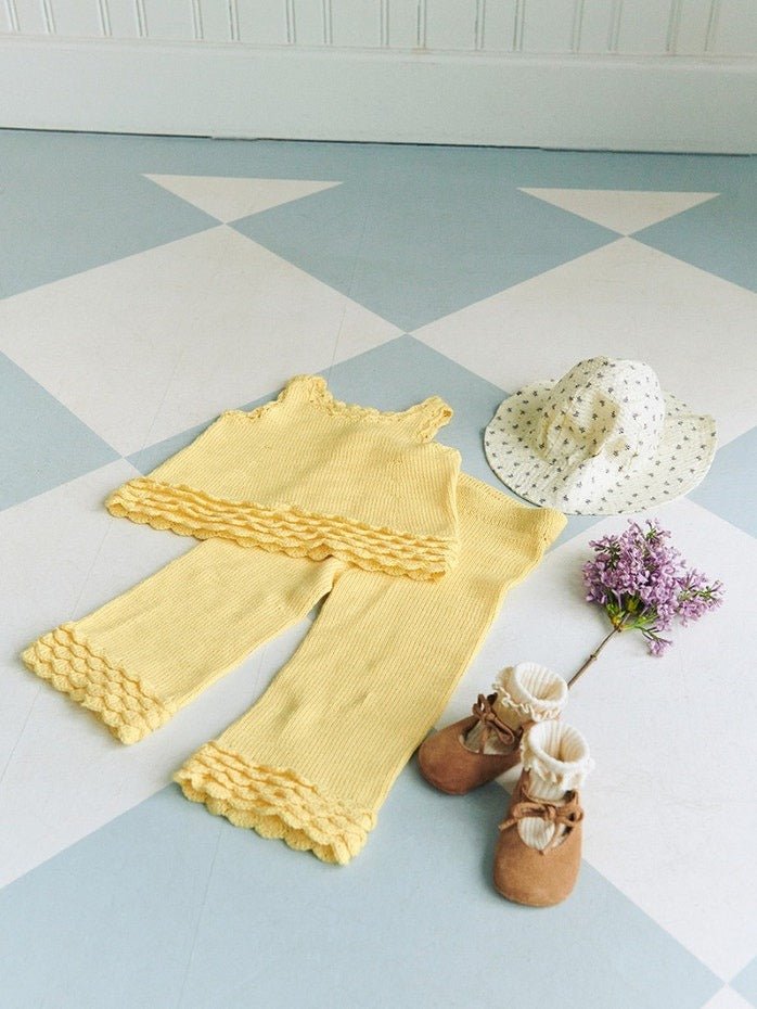 2603 - 7 Rosette Top & Pants Baby - Sandnes Garn