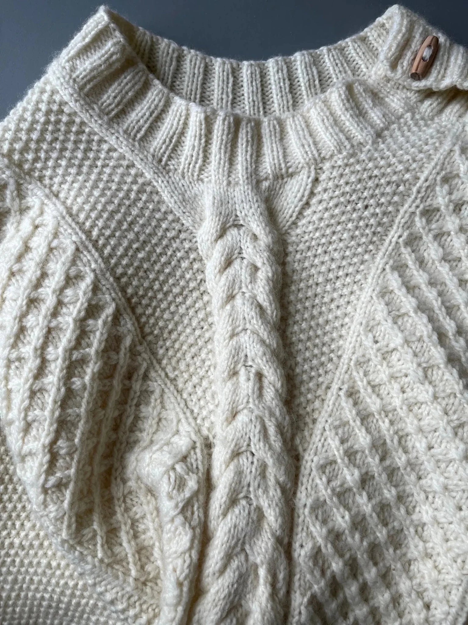 Taille 1 : 14 pelotes 001 - Natur 440 - 1 Haraboji Cardigan - Modèle & laine Fivel de Rauma - Rauma