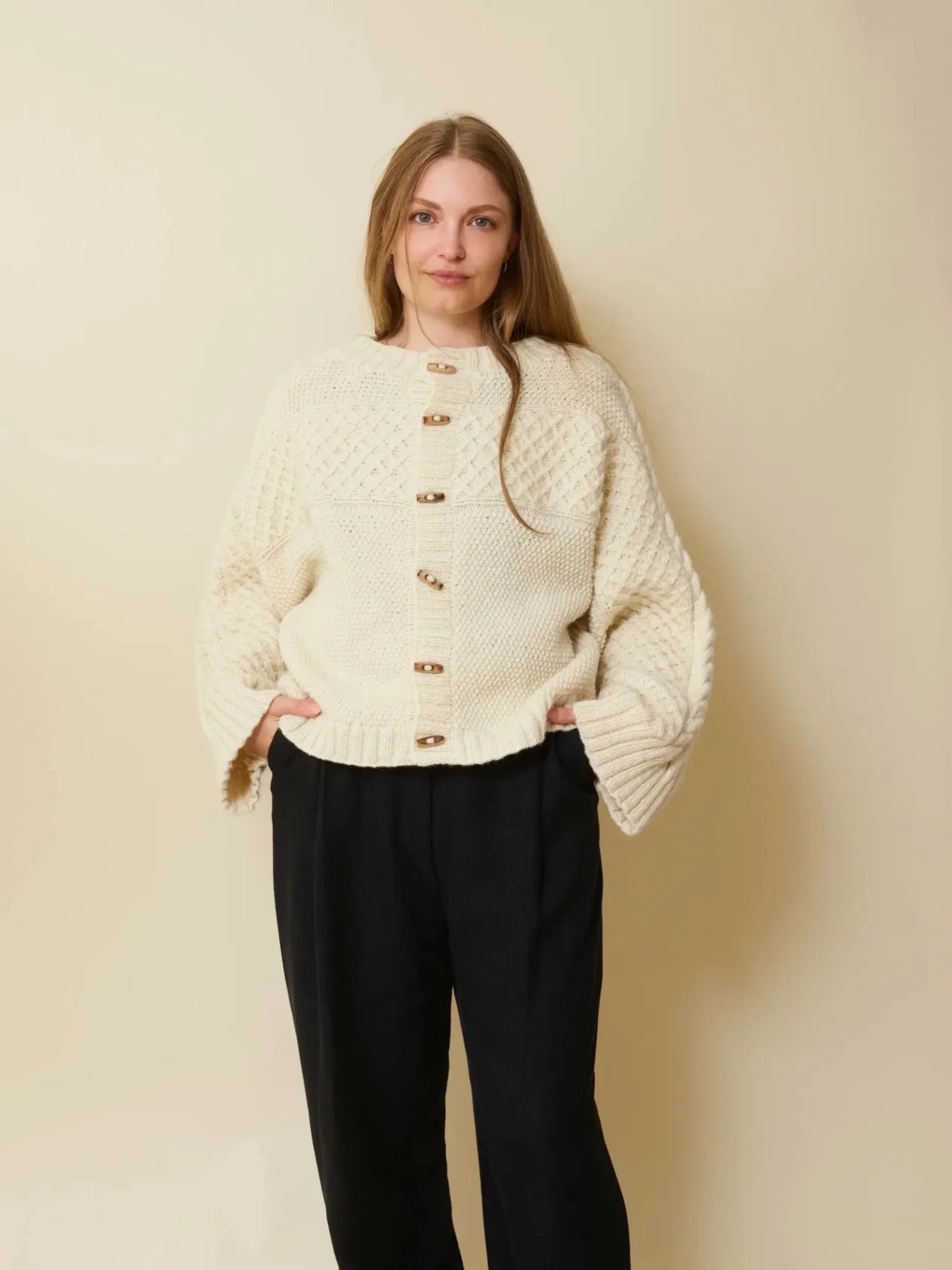 Taille 1 : 14 pelotes 001 - Natur 440 - 1 Haraboji Cardigan - Modèle & laine Fivel de Rauma - Rauma