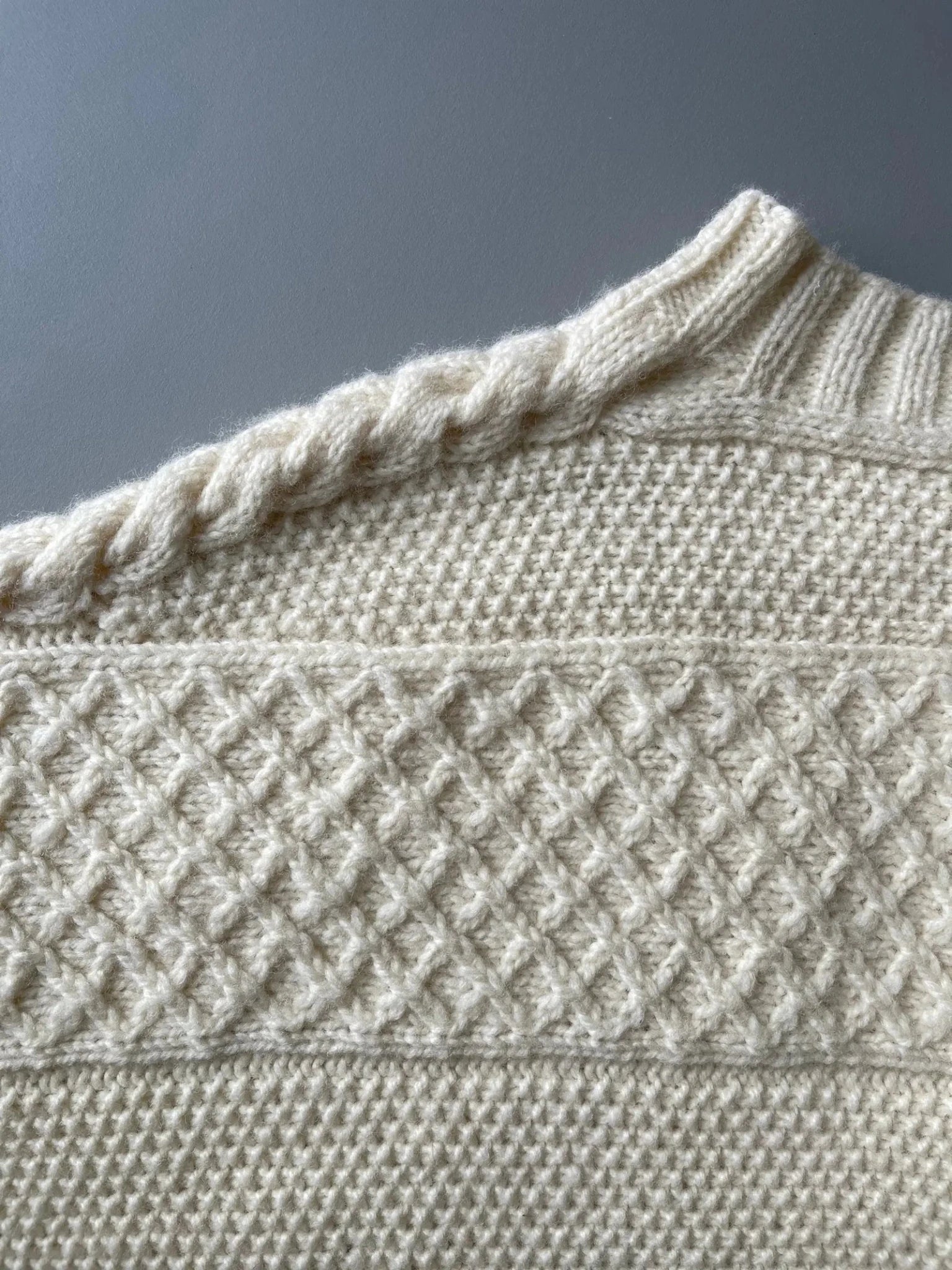 Taille 1 : 14 pelotes 001 - Natur 440 - 1 Haraboji Cardigan - Modèle & laine Fivel de Rauma - Rauma