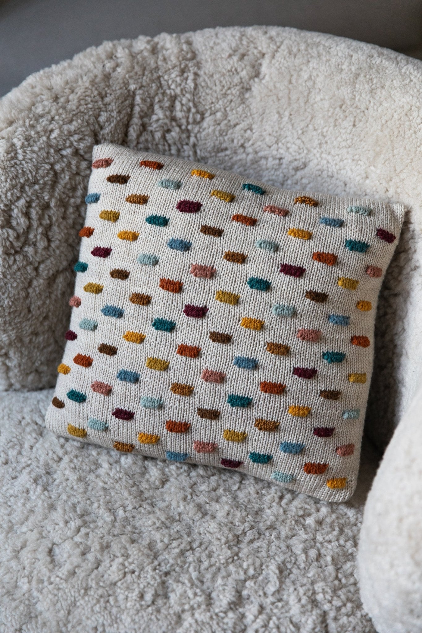 52 Weeks of Scrap Yarn! - Sortie le 17 avril - Laine Magazine