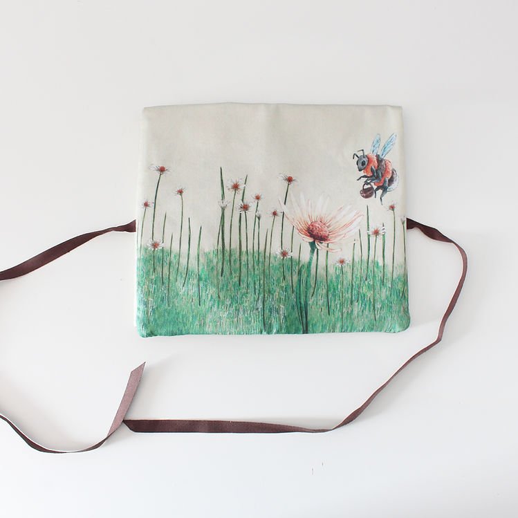 Bonnie the Bumblebee Étui à aiguilles The Blue Rabbit House - The Blue Rabbit House