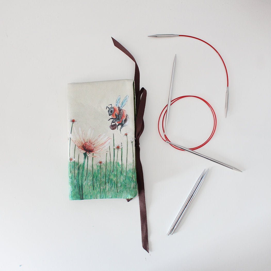 Bonnie the Bumblebee Étui à aiguilles The Blue Rabbit House - The Blue Rabbit House