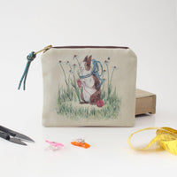 Daisy le lapin tricoteur Pochette zippée - The Blue Rabbit House