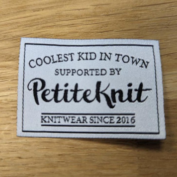 Etiquette en tissu PetiteKnit Coolest Kid in Town - Petite Knit