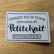 Coolest Kid in Town Etiquette en tissu PetiteKnit - Petite Knit