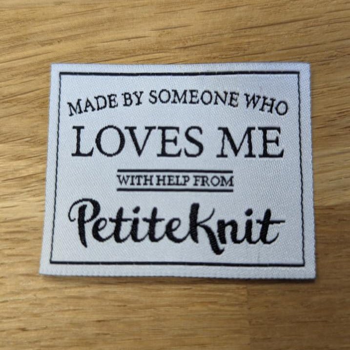 Etiquette en tissu PetiteKnit Made By Someone Who Loves Me - Petite Knit