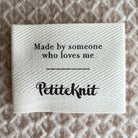 Etiquette en tissu PetiteKnit Made by someone who loves me - Version 2023 - Petite Knit