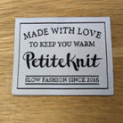 Etiquette en tissu PetiteKnit Made with Love To Keep you Warm - Petite Knit